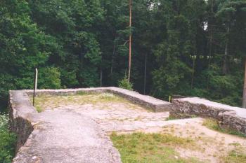 Vstupní brána - pohled z nádvoří (© Petr Šantrůček 07/2004)