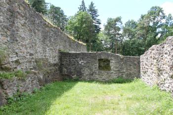 zřícenina hradu Kozí hrádek (© Vlastislav Mareček, 07/2016)