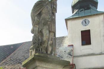 Socha sv. Floriána v obci Svatý Jiří v okrese Ústí nad Orlicí. (© Pavel Vítek  09/2024)