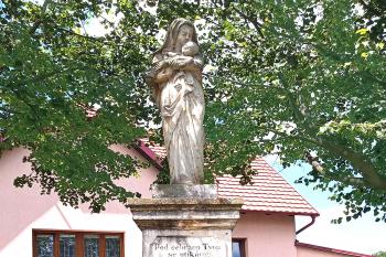 Socha Panny Marie Immaculaty v 	Jenišovicích, Martinicích. (© Pavel Vítek  09/2024)