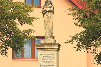 Socha Panny Marie Immaculaty v 	Jenišovicích, Martinicích. (© Pavel Vítek  09/2024)