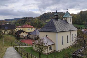 Všemina-kostel (© Věra Reichová  10/2021)