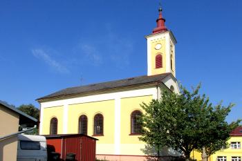 Kostel Rozeslání sv. apoštolů v obci Rybník u České Třebové. (© Pavel Vítek  09/2024)