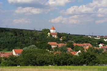 Kostel nad Želešicemi ( © Roman Řezáč 07/2004)