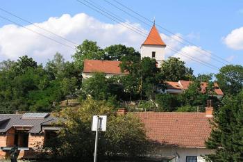 Pohled ze silnice ( © Roman Řezáč 07/2004)