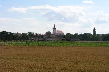 Pohled na Modřice od východu ( © Roman Řezáč 07/2004)