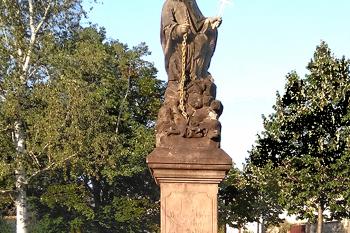 Socha sv. Prokopa v obci Brocno, místní části města Štětí. (© Pavel Vítek  09/2024)