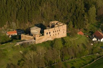 Krakovec - letecký snímek ( © Radovan Smokoň 04/2008)