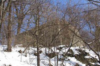 Část opevnění na západě hradu (© Jan P. Štěpánek 02/2006)