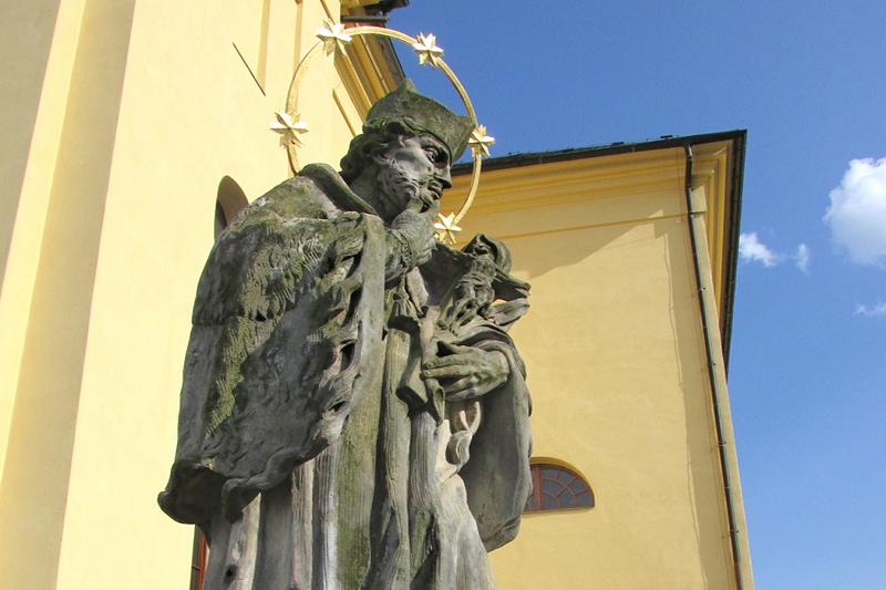 sochy svatých u kostela sv. Jakuba Většího. sochy svatých u kostela sv. Jakuba Většího.
