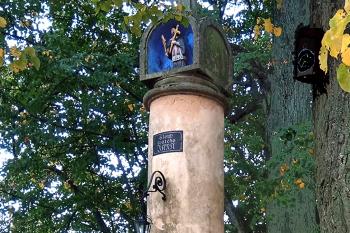 Sloup sv. Jana Nepomuckého v Hradčanech, místní části obce Bílá v Libereckém okrese. (© Pavel Vítek  09/2024)