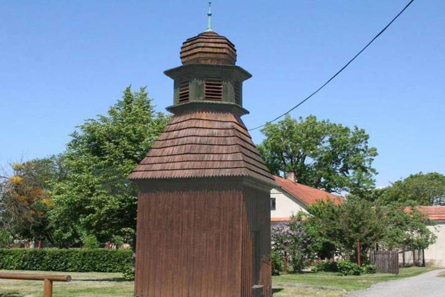 dřevěná zvonice