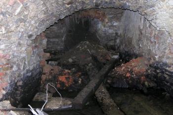 sklep pod severozápadním nárožím tvrze ( © Jan P. Štěpánek 10/2007)