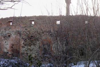severní stěna tvrze ( © Jan P. Štěpánek 12/2007)