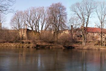 Celkový pohled od východu na tvrz a budovu panského dvora ( © Miroslav BITTER 01/2008)