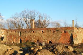 panorama západní, vstupní fronty tvrze ( © Jan P. Štěpánek 12/2008)