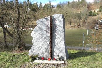 Pomník obětem vlakového neštěstí v Zákolanech. (© Pavel Vítek  02/2025)