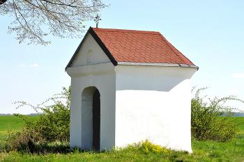 Kaplička na okraji obce Bor u Chroustovic v okrese Chrudim. (© Pavel Vítek  09/2024)