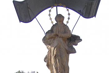 Socha Panny Marie Immaculaty v Bohdánkově, místní části obce Bílá v okrese Liberec.  (© Pavel Vítek  09/2024)