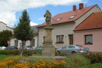 socha sv. Jana Nepomuckého na podstavě