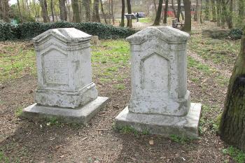 Baronský hřbitov ve městě Odolena Voda. (© Pavel Vítek  03/2025)