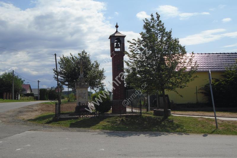 kříž se zvoničkou kříž se zvoničkou