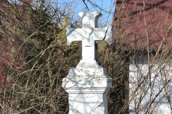 Kříž na severu obce Velká Dobrá u Kladna. (© Pavel Vítek  02/2025)