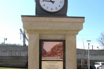 Pouliční hodiny v Kralupech nad Vltavou (© Pavel Vítek  03/2025)