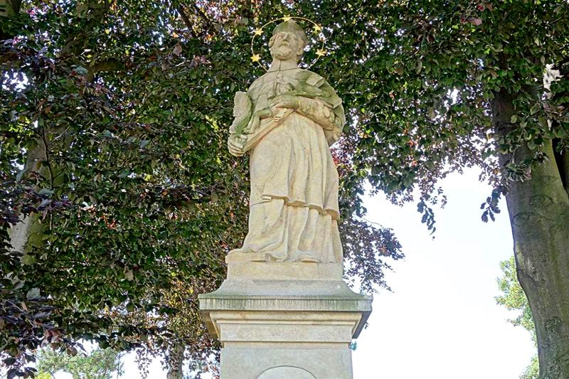 socha sv. Jana Nepomuckého socha sv. Jana Nepomuckého