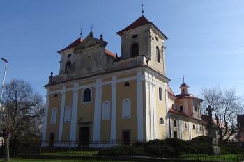 Dašice-kostel (© Zdeněk Loder  04/2023)