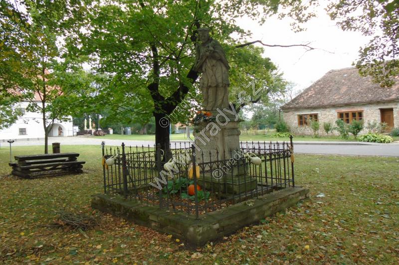 socha sv. Jana Nepomuckého socha sv. Jana Nepomuckého