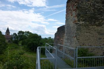 zřícenina hradu Švamberk (© Vlastislav Mareček, 06/2016)