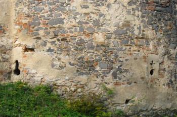 presbytář kostela je postaven na pozdně gotické baště (© zdeněk komínek, 05/2007)