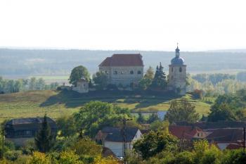 Pohled z protějšího kopce ( © Aleš Marek 10/2006)