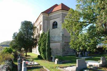 Zadní část lodi kostela ( © Aleš Marek 10/2006)