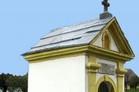 kaple Nejsvětější Trojice a sv. Jana Nepomuckého a křížový kámen