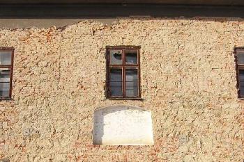 vstupní průjezd ve středu jihovýchodního křídla ( © Jan P. Štěpánek 01/2006)