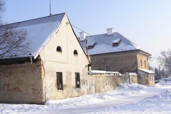 otevřená jihozápadní fronta zámku ( © Jan P. Štěpánek 01/2006)