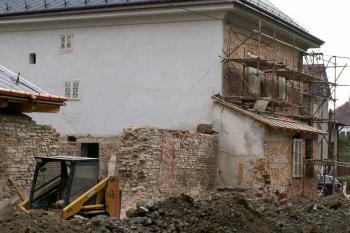  Pohled na probíhající rekonstrukci zámku ( © Miroslav BITTER 10/2006)