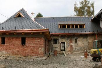 Vnitřní zámecké nádvoří v procesu rekonstrukce ( © Miroslav BITTER 10/2006)