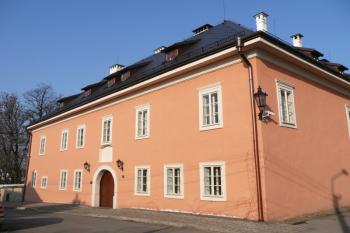 vstupní průčelí zábřežského zámku ( © Jan P. Štěpánek 04/2009)