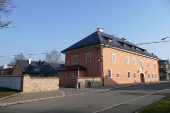 celkový pohled na zámek od jihovýchodu ( © Jan P. Štěpánek 03/2009)