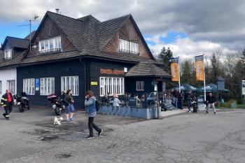 Historická budova restaurace Na Trojáku (© Ivo Rozehnal  04/2025)