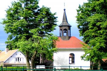 Kaple v obci Pěšice, části obce Řepníky, v okrese Ústí nad Orlicí.. (© Pavel Vítek  09/2024)