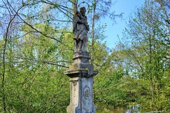 socha sv. Jana Nepomuckého ve Škrovádu (© Jan P. Štěpánek  04/2025)