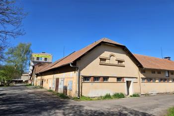 budovy skladů mlýna Janderov (© Jan P. Štěpánek  04/2025)