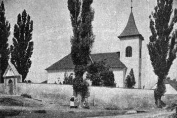 kostel od jihu na počátku 20. století (© Antonín Podlaha: Posvátná místa království Českého; Díl 1. Vikariáty: Českobrodský, Černokostelecký, Mnichovický a Prosecký, Dědictví sv. Jana Nepomuckého, Praha 1907)