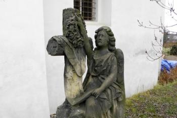 Náhrobek na hřbitově (© doxa , 01/2014)