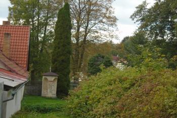 výklenková kaple sv. Floriána v zámeckém parku (© Jaroslav Špiroch  09/2024)