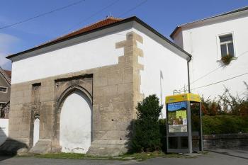 Vstupní brána předbraní ( © Petr Turyna 09/2006)
